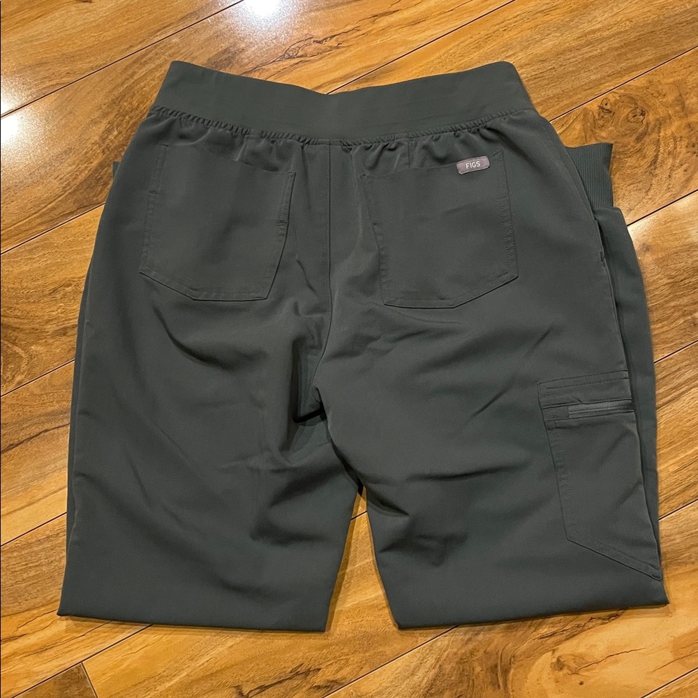 Single pair of size small Fig scrub pants per request - Picture 3 of 5